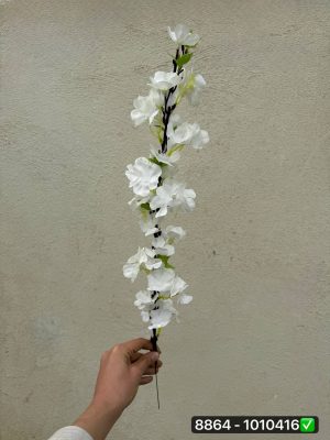 شاخه شکوفه به تک شاخه بلند